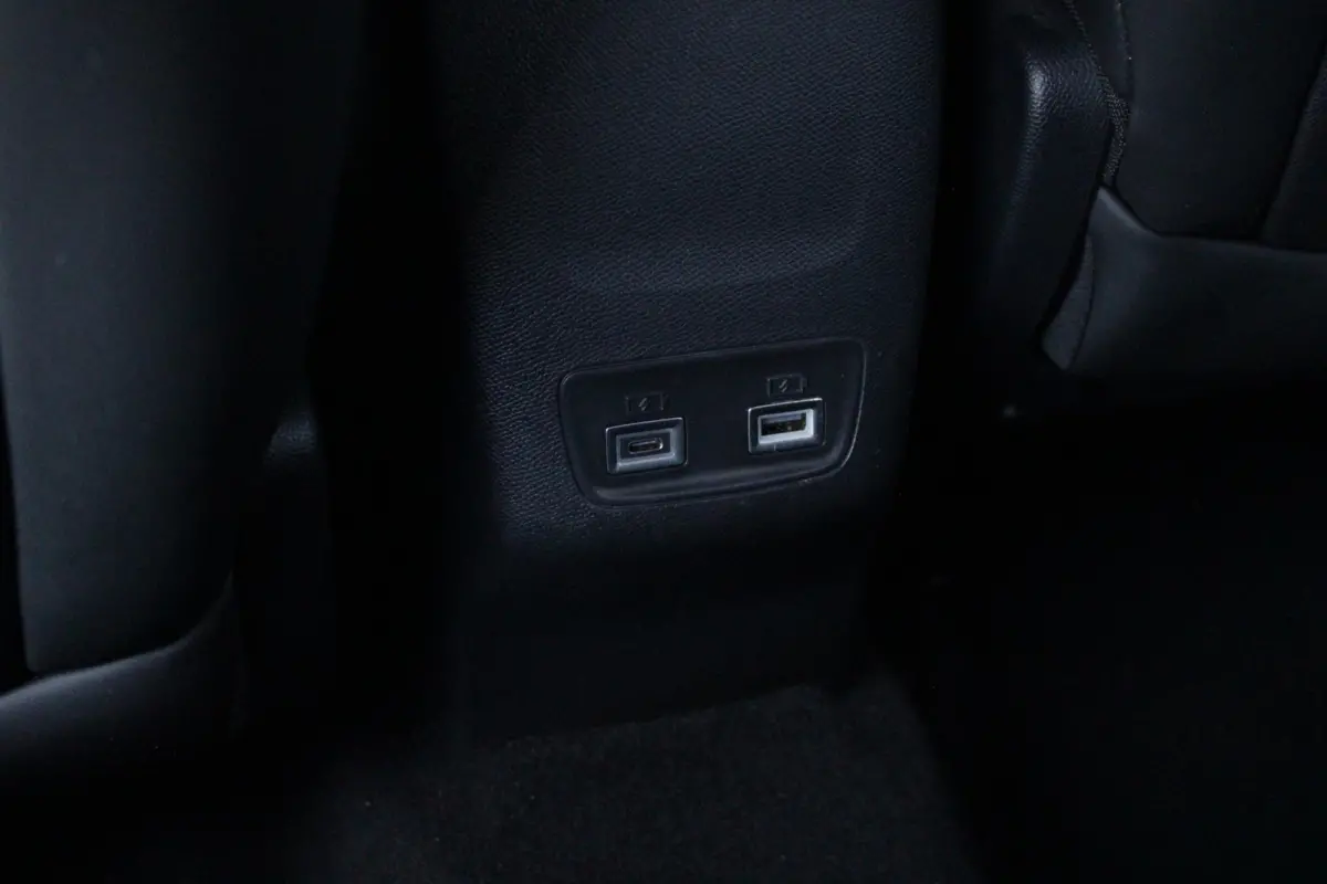 1.2 Hybrid 145PK AUTOMAAT GT PACK | ELEKTRISCH BEDIENBARE BESTUURDERSSTOEL MET MASSAGE FUNCTIE | ALCANTARA BEKLEDING | STOEL VERWARMING | CRUISE CONTROL | DAB+ RADIO | APPLE CARPLAY/ANDROID 