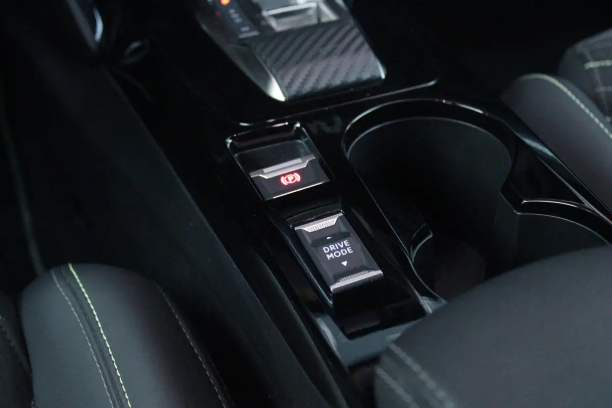 1.2 Hybrid 145PK AUTOMAAT GT PACK | ELEKTRISCH BEDIENBARE BESTUURDERSSTOEL MET MASSAGE FUNCTIE | ALCANTARA BEKLEDING | STOEL VERWARMING | CRUISE CONTROL | DAB+ RADIO | APPLE CARPLAY/ANDROID 
