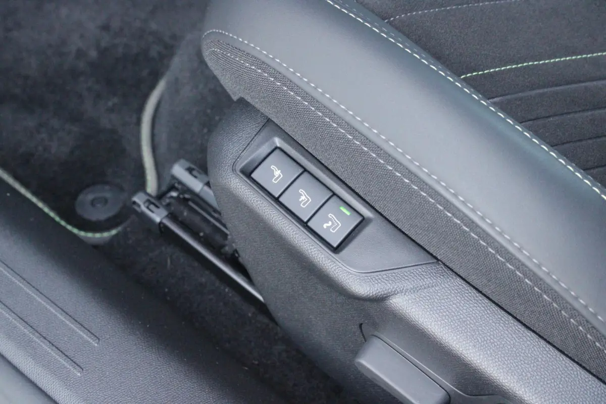 1.2 Hybrid 145PK AUTOMAAT GT PACK | ELEKTRISCH BEDIENBARE BESTUURDERSSTOEL MET MASSAGE FUNCTIE | ALCANTARA BEKLEDING | STOEL VERWARMING | CRUISE CONTROL | DAB+ RADIO | APPLE CARPLAY/ANDROID 