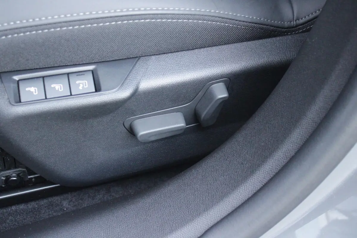 1.2 Hybrid 145PK AUTOMAAT GT PACK | ELEKTRISCH BEDIENBARE BESTUURDERSSTOEL MET MASSAGE FUNCTIE | ALCANTARA BEKLEDING | STOEL VERWARMING | CRUISE CONTROL | DAB+ RADIO | APPLE CARPLAY/ANDROID 