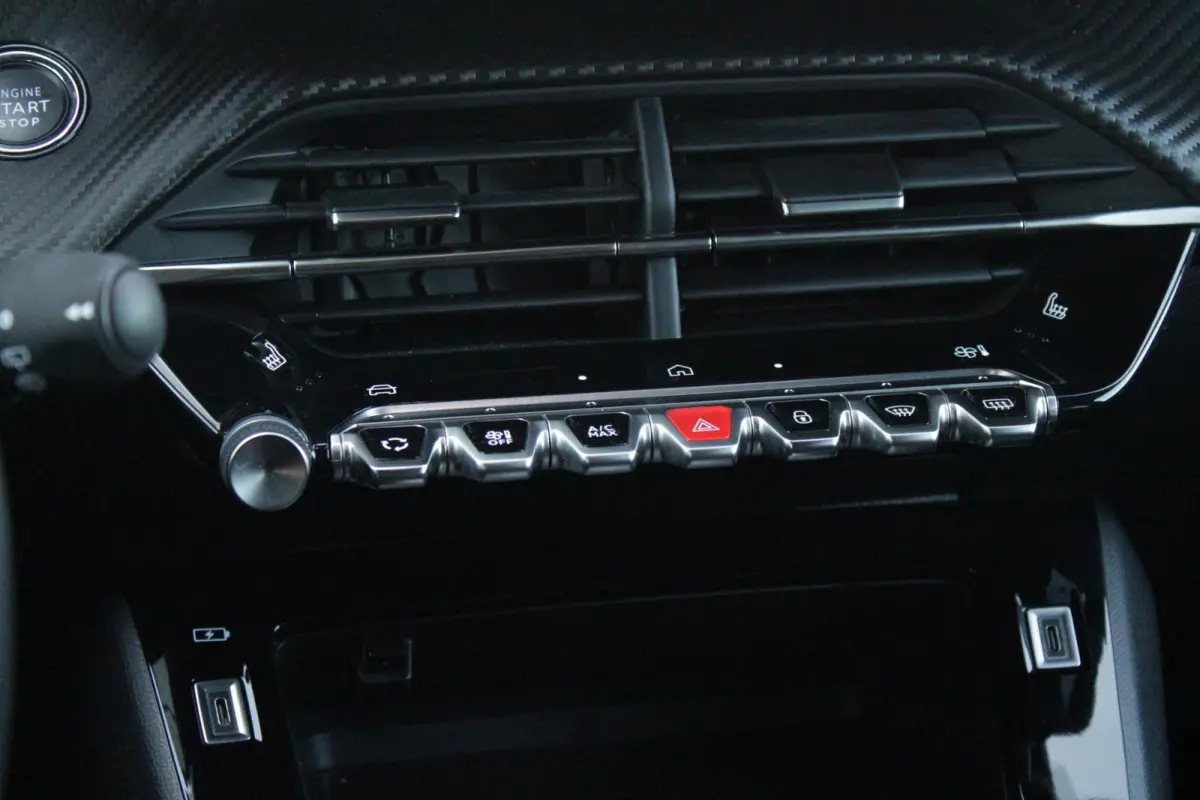 1.2 Hybrid 145PK AUTOMAAT GT PACK | ELEKTRISCH BEDIENBARE BESTUURDERSSTOEL MET MASSAGE FUNCTIE | ALCANTARA BEKLEDING | STOEL VERWARMING | CRUISE CONTROL | DAB+ RADIO | APPLE CARPLAY/ANDROID 
