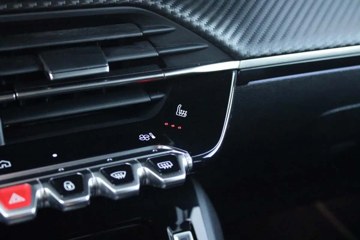 1.2 Hybrid 145PK AUTOMAAT GT PACK | ELEKTRISCH BEDIENBARE BESTUURDERSSTOEL MET MASSAGE FUNCTIE | ALCANTARA BEKLEDING | STOEL VERWARMING | CRUISE CONTROL | DAB+ RADIO | APPLE CARPLAY/ANDROID 