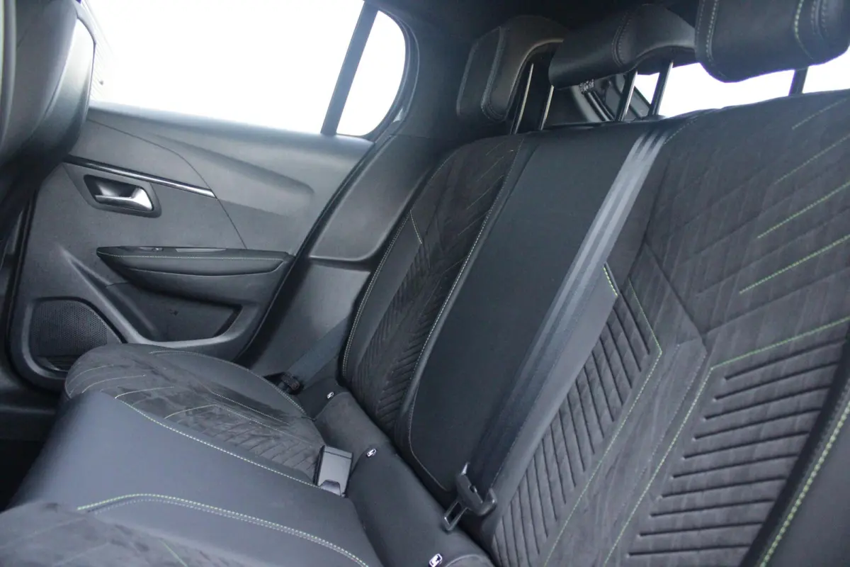 1.2 Hybrid 145PK AUTOMAAT GT PACK | ELEKTRISCH BEDIENBARE BESTUURDERSSTOEL MET MASSAGE FUNCTIE | ALCANTARA BEKLEDING | STOEL VERWARMING | CRUISE CONTROL | DAB+ RADIO | APPLE CARPLAY/ANDROID 