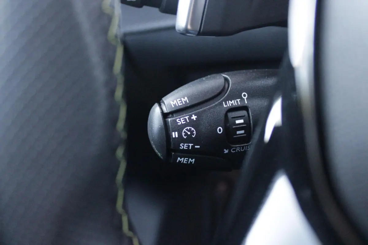 1.2 Hybrid 145PK AUTOMAAT GT PACK | ELEKTRISCH BEDIENBARE BESTUURDERSSTOEL MET MASSAGE FUNCTIE | ALCANTARA BEKLEDING | STOEL VERWARMING | CRUISE CONTROL | DAB+ RADIO | APPLE CARPLAY/ANDROID 