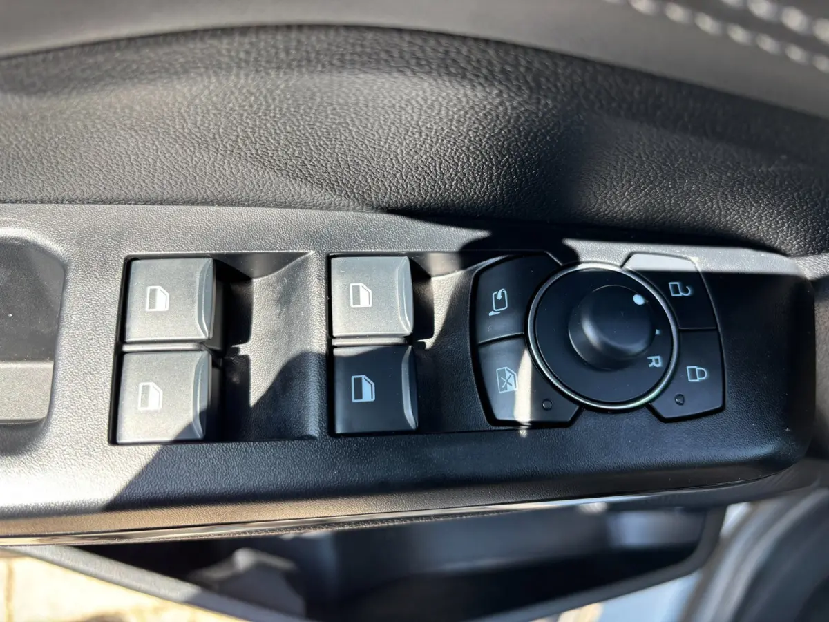1.0 EcoBoost Titanium CAMERA / ACC / PDC / NAVI / WINTERPACK / WARNINGSYSTEM / LED / DODEHOEKSENSOREN / TWO-TONE