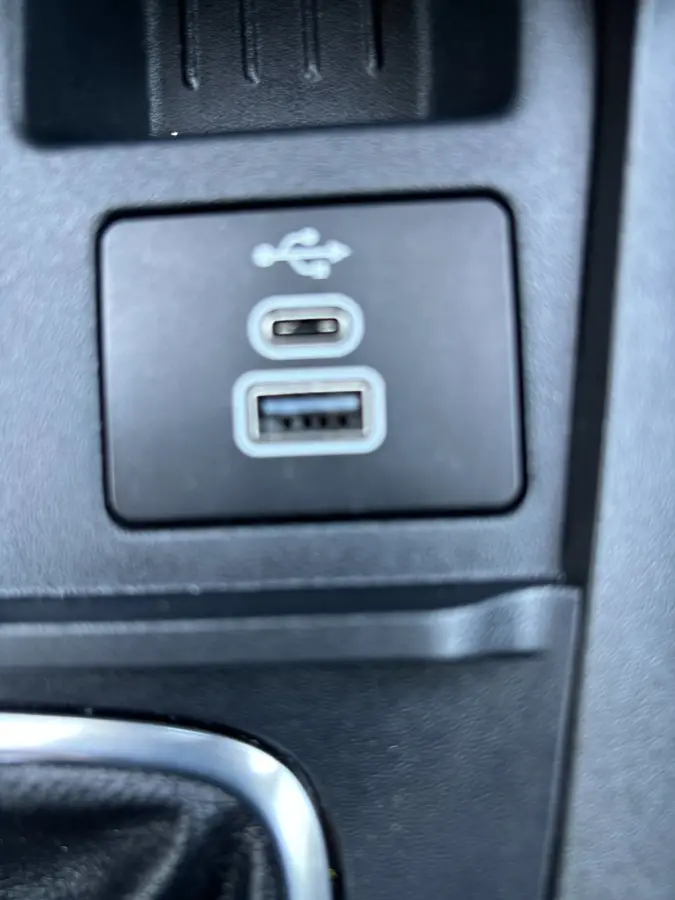 1.0 EcoBoost Titanium CAMERA / ACC / PDC / NAVI / WINTERPACK / WARNINGSYSTEM / LED / DODEHOEKSENSOREN / TWO-TONE