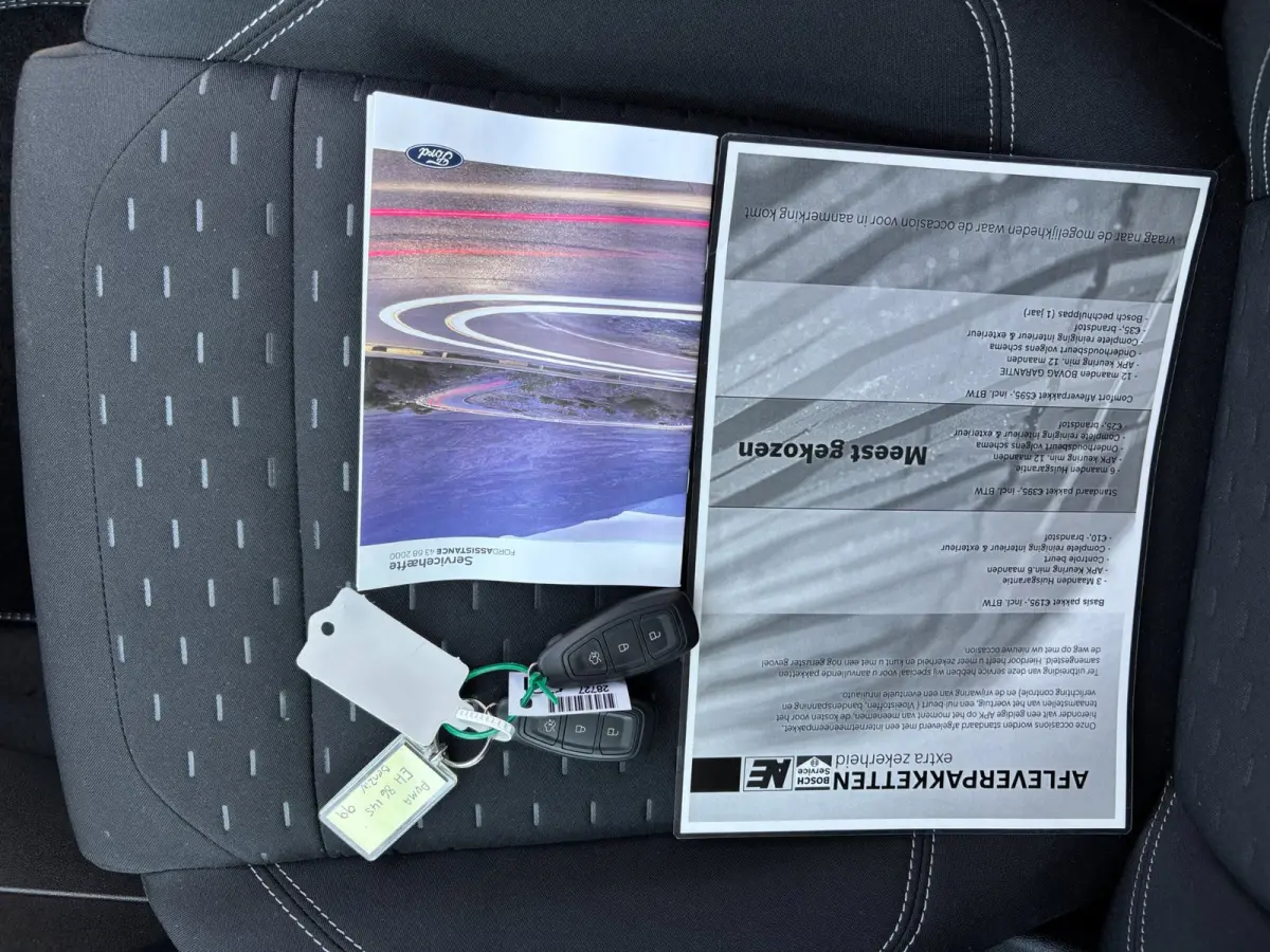 1.0 EcoBoost Titanium CAMERA / ACC / PDC / NAVI / WINTERPACK / WARNINGSYSTEM / LED / DODEHOEKSENSOREN / TWO-TONE