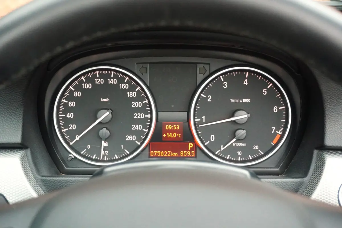 320i Exclusive M Sport * Dealer onderhouden * + SPORTSTOELEN / BI-XENON / BBS / STANDKACHEL
