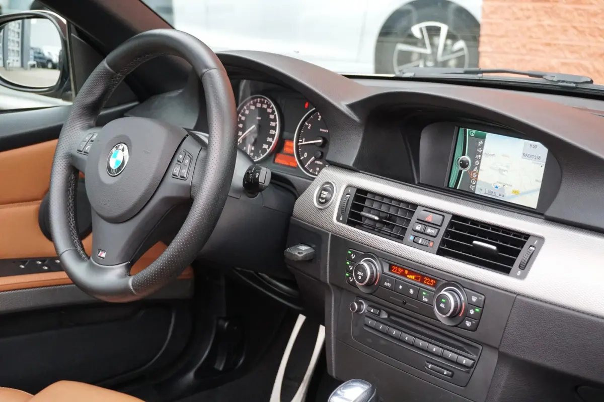 320i Exclusive M Sport * Dealer onderhouden * + SPORTSTOELEN / BI-XENON / BBS / STANDKACHEL