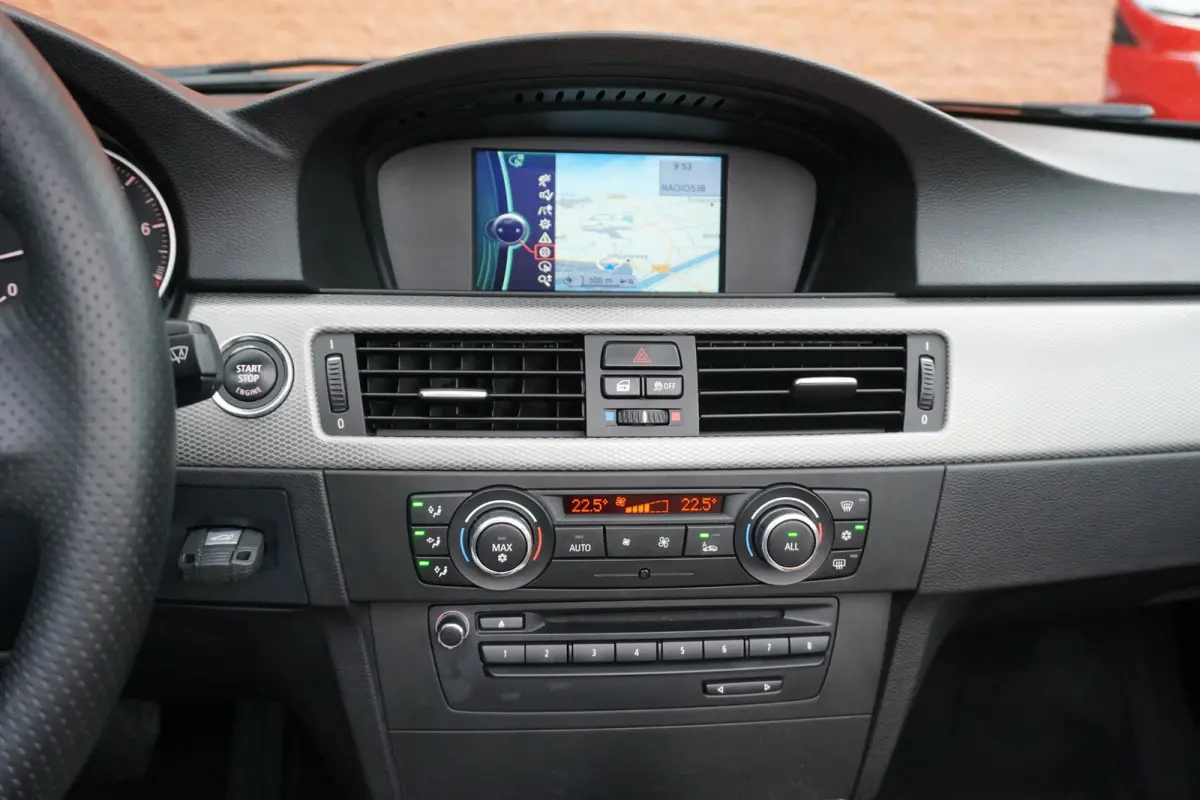 320i Exclusive M Sport * Dealer onderhouden * + SPORTSTOELEN / BI-XENON / BBS / STANDKACHEL