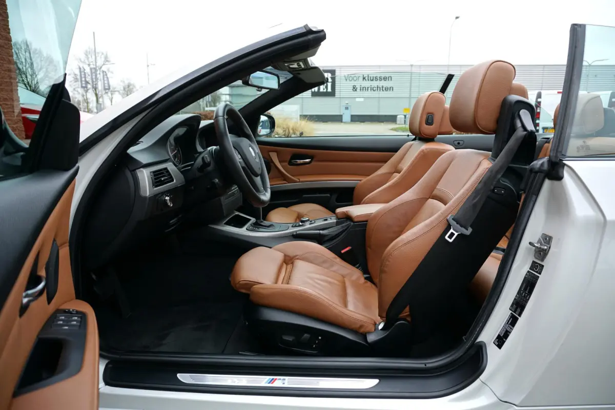 320i Exclusive M Sport * Dealer onderhouden * + SPORTSTOELEN / BI-XENON / BBS / STANDKACHEL