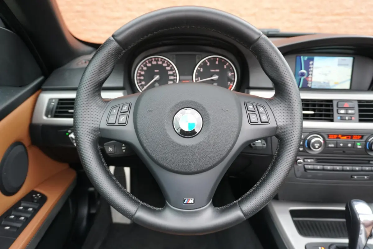 320i Exclusive M Sport * Dealer onderhouden * + SPORTSTOELEN / BI-XENON / BBS / STANDKACHEL
