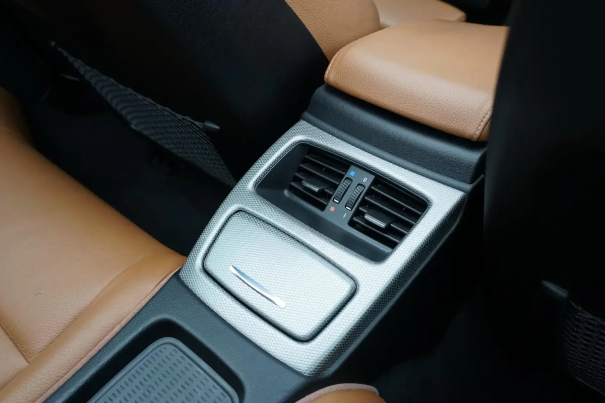 320i Exclusive M Sport * Dealer onderhouden * + SPORTSTOELEN / BI-XENON / BBS / STANDKACHEL