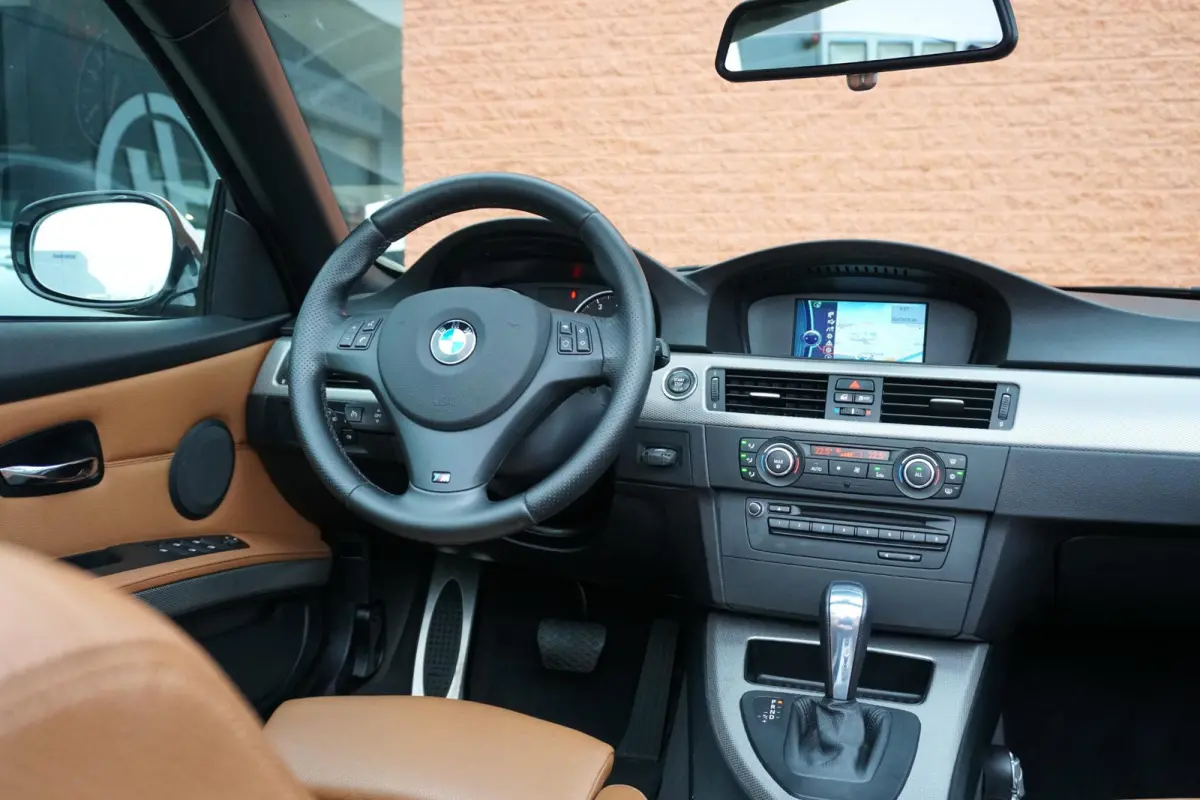 320i Exclusive M Sport * Dealer onderhouden * + SPORTSTOELEN / BI-XENON / BBS / STANDKACHEL
