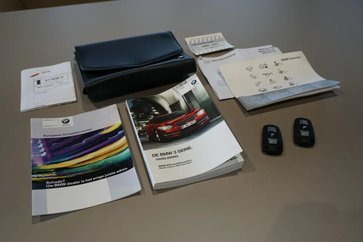 320i Exclusive M Sport * Dealer onderhouden * + SPORTSTOELEN / BI-XENON / BBS / STANDKACHEL