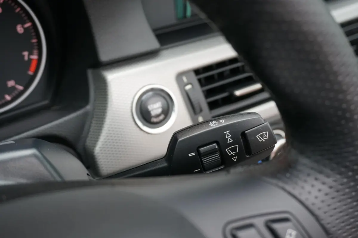 320i Exclusive M Sport * Dealer onderhouden * + SPORTSTOELEN / BI-XENON / BBS / STANDKACHEL