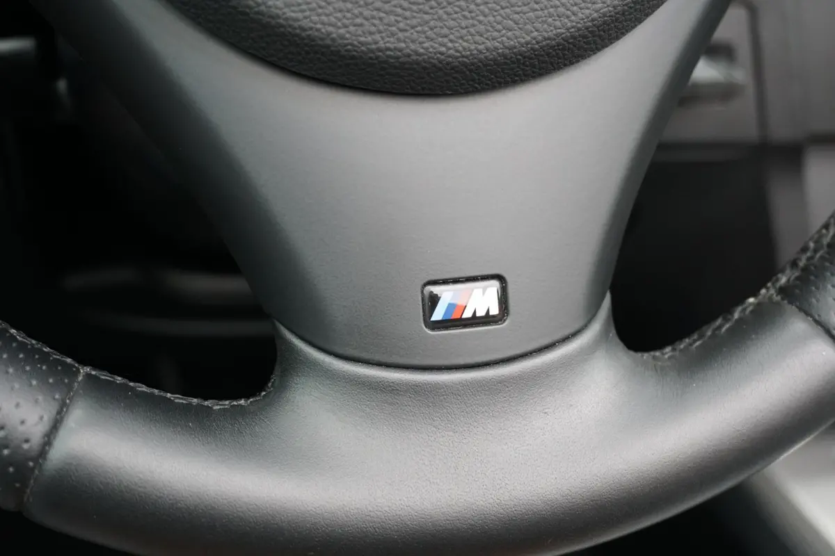 320i Exclusive M Sport * Dealer onderhouden * + SPORTSTOELEN / BI-XENON / BBS / STANDKACHEL