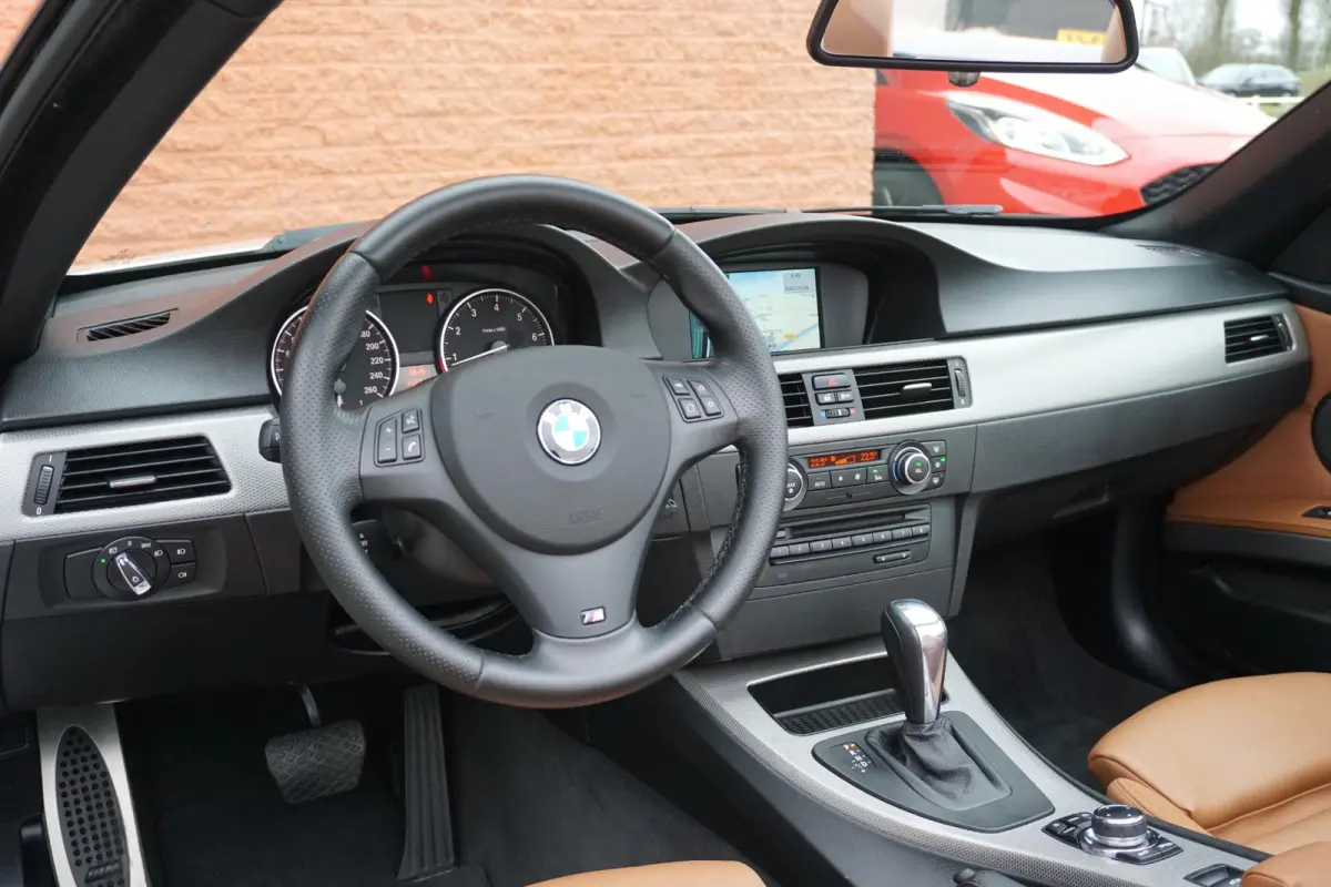 320i Exclusive M Sport * Dealer onderhouden * + SPORTSTOELEN / BI-XENON / BBS / STANDKACHEL