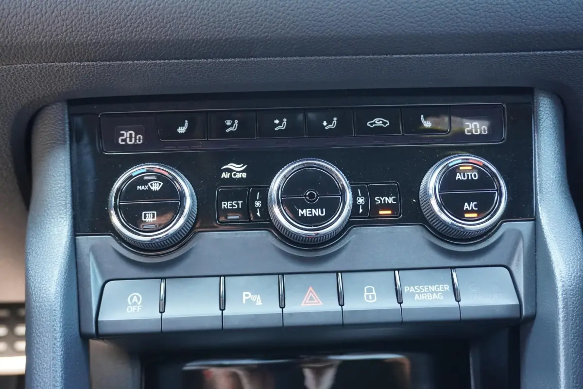 1.5 TSI 150pk DSG Sportline Business | Adaptive Cruise | Stoelverwarming | Trekhaak | LED Matrix