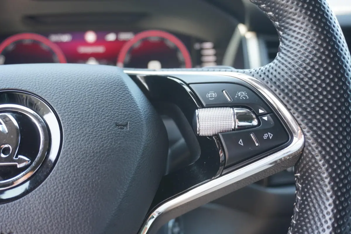 1.5 TSI 150pk DSG Sportline Business | Adaptive Cruise | Stoelverwarming | Trekhaak | LED Matrix