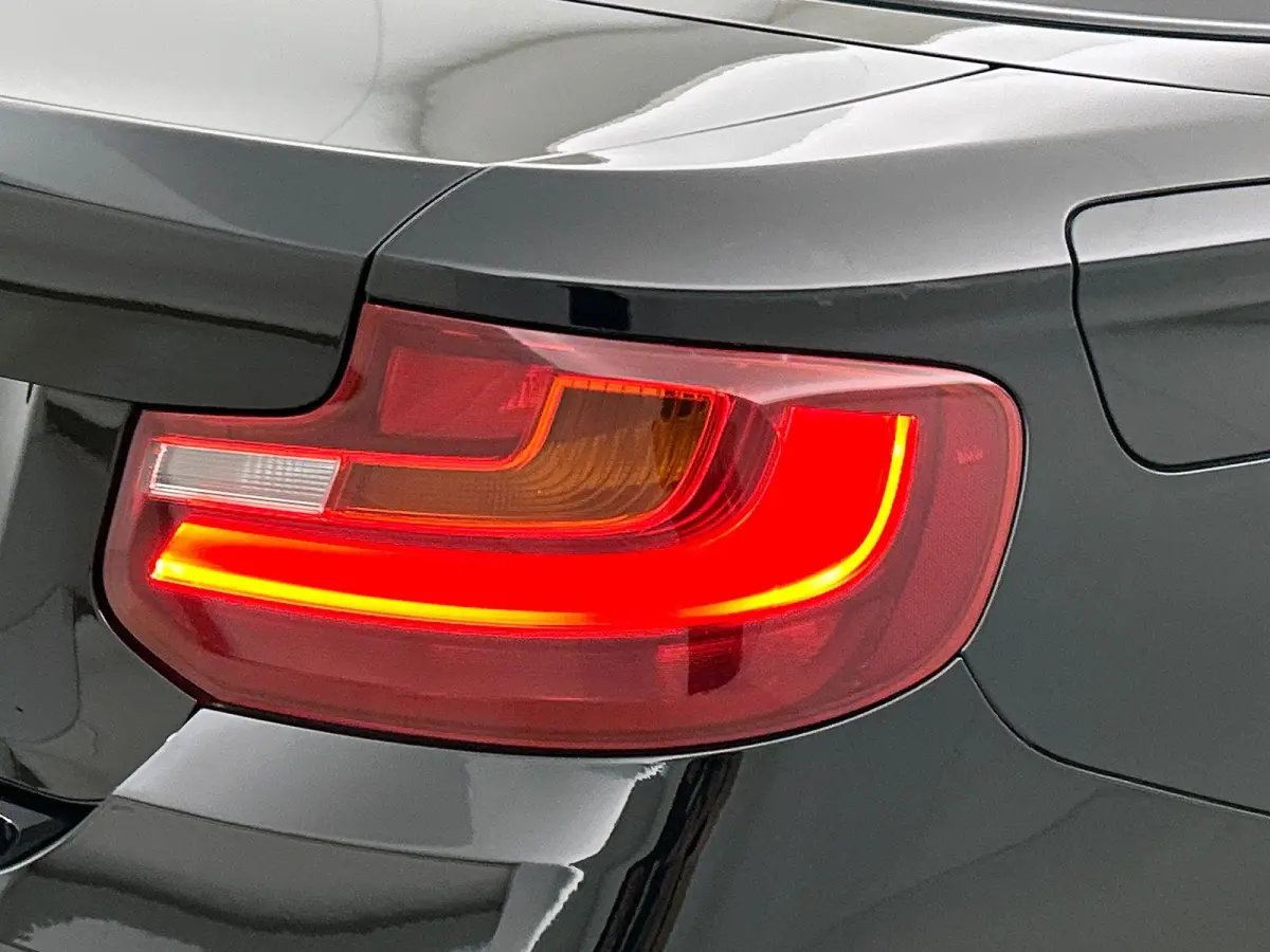 218i Essential NAVI | STOF-LEDER | STOELVERWARMING