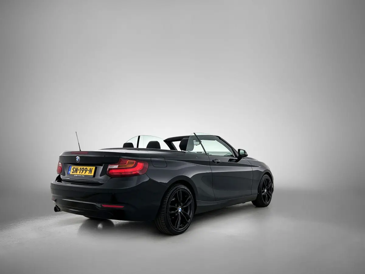 218i Essential NAVI | STOF-LEDER | STOELVERWARMING