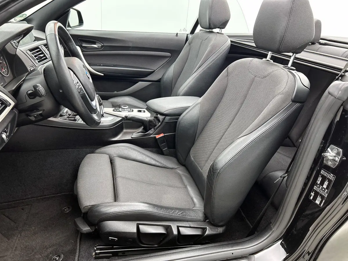218i Essential NAVI | STOF-LEDER | STOELVERWARMING