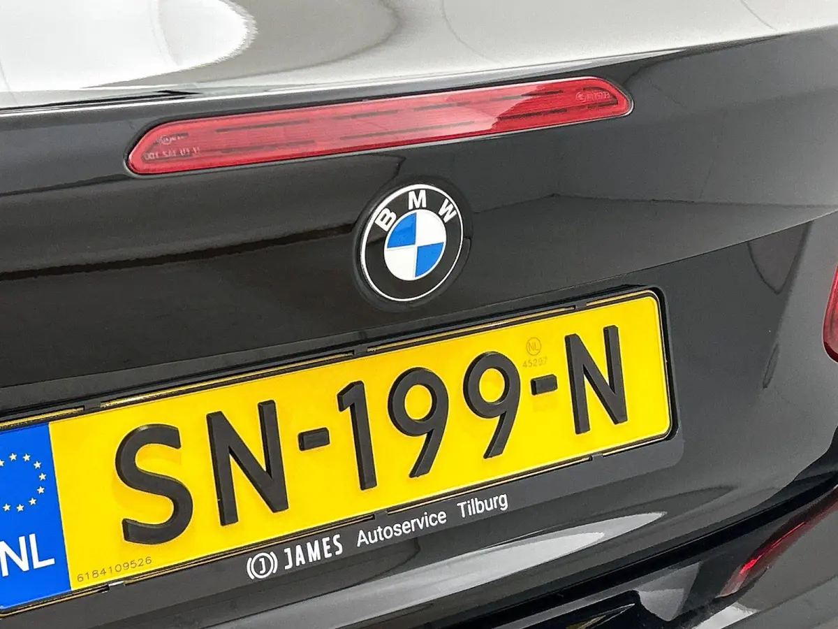 218i Essential NAVI | STOF-LEDER | STOELVERWARMING