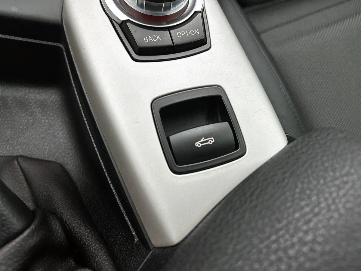 218i Essential NAVI | STOF-LEDER | STOELVERWARMING