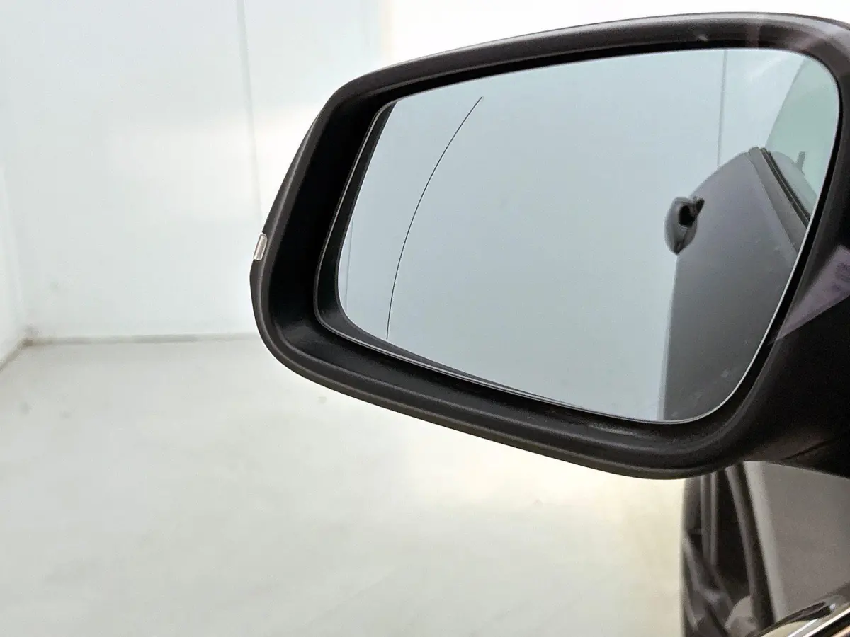 218i Essential NAVI | STOF-LEDER | STOELVERWARMING