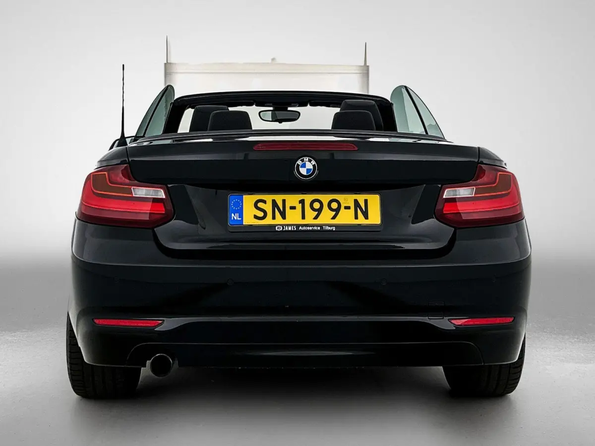 218i Essential NAVI | STOF-LEDER | STOELVERWARMING
