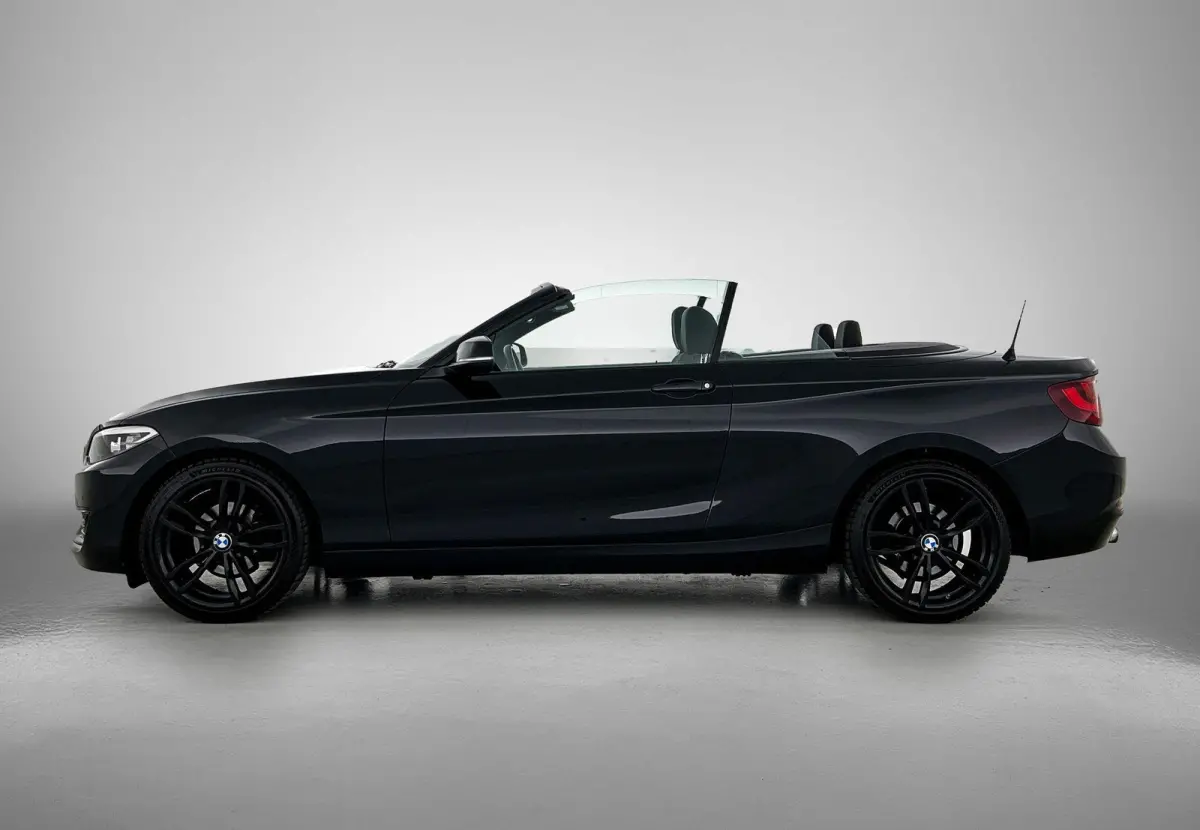 218i Essential NAVI | STOF-LEDER | STOELVERWARMING
