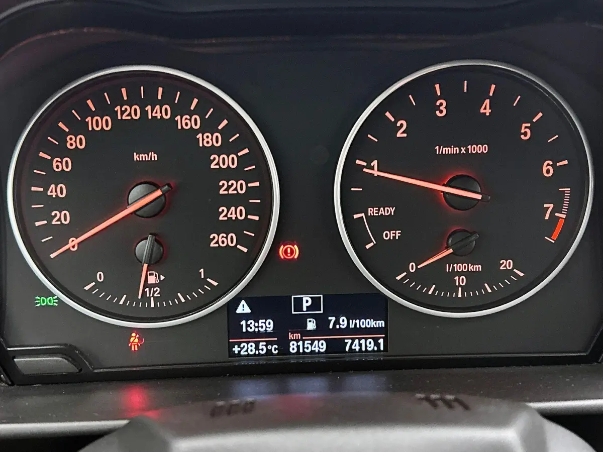 218i Essential NAVI | STOF-LEDER | STOELVERWARMING