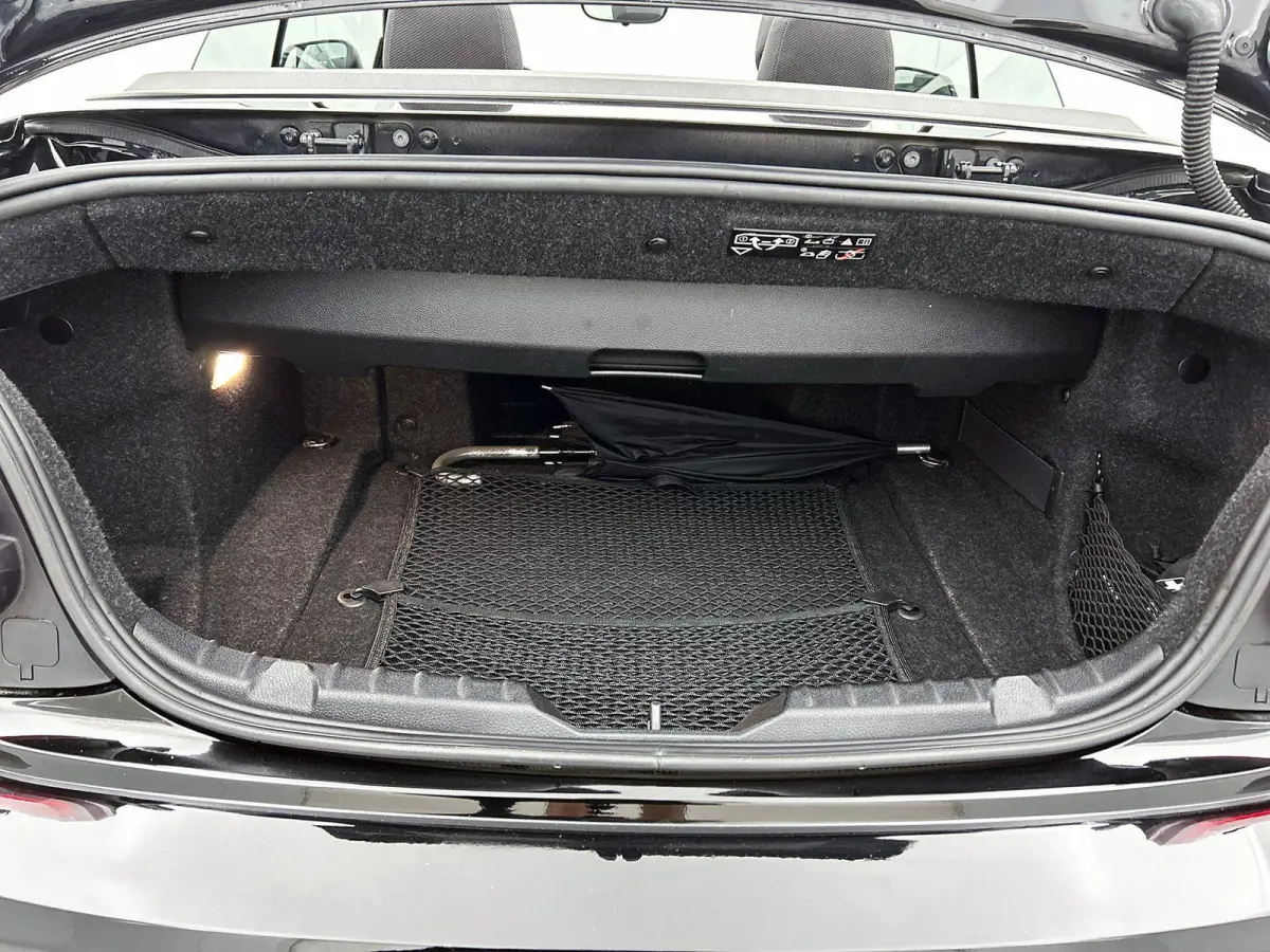 218i Essential NAVI | STOF-LEDER | STOELVERWARMING