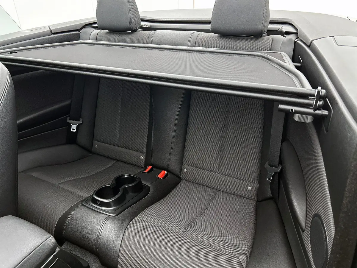 218i Essential NAVI | STOF-LEDER | STOELVERWARMING