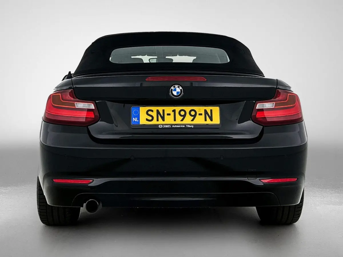 218i Essential NAVI | STOF-LEDER | STOELVERWARMING