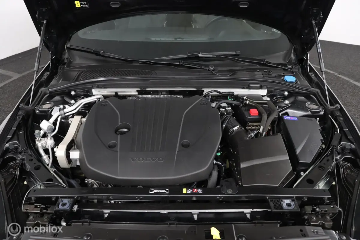 2.0 B4 Plus Dark | Adaptive Cruise | BLISS | 360 Camera | Verwarmbare voorstoelen stuurwiel & Voorruit | Privacy Glass | Contour stoelen
