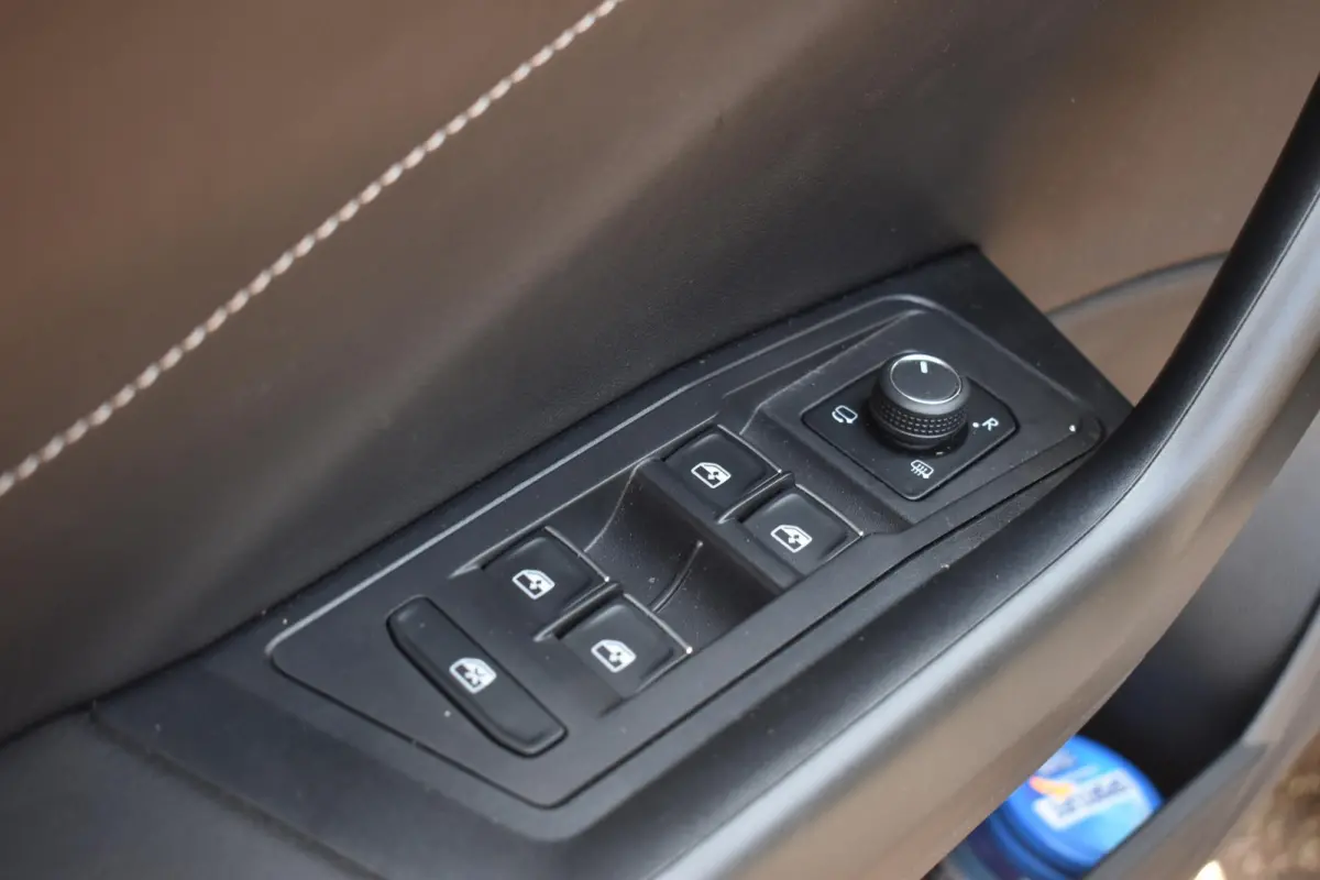 1.0 TSI R-Line 12-2022 | Navigatie | Camera | Massagestoel | 12 mnd BOVAG garantie | Whatsapp 06-53188999