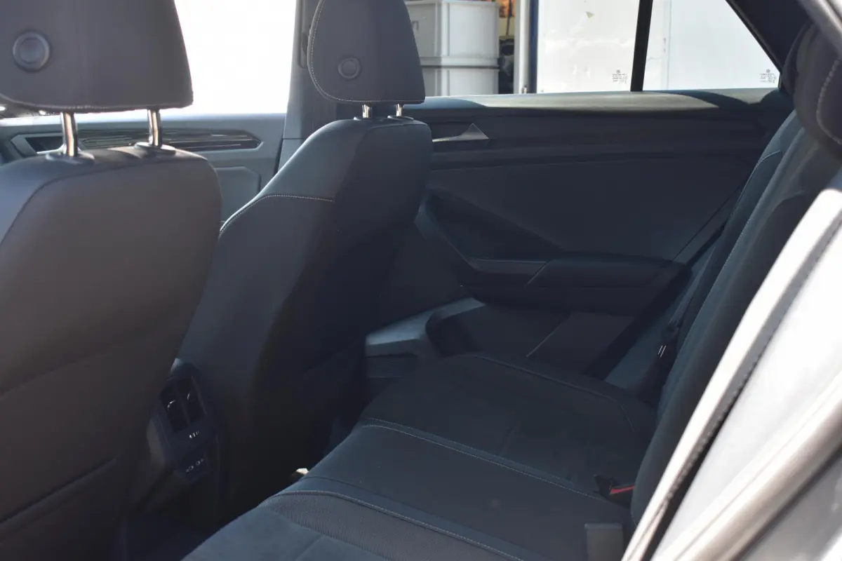 1.0 TSI R-Line 12-2022 | Navigatie | Camera | Massagestoel | 12 mnd BOVAG garantie | Whatsapp 06-53188999