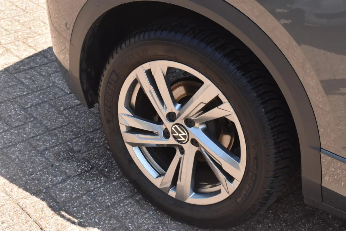 1.0 TSI R-Line 12-2022 | Navigatie | Camera | Massagestoel | 12 mnd BOVAG garantie | Whatsapp 06-53188999