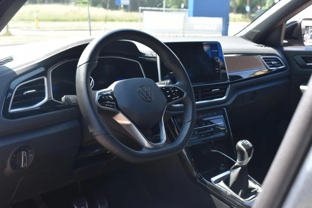1.0 TSI R-Line 12-2022 | Navigatie | Camera | Massagestoel | 12 mnd BOVAG garantie | Whatsapp 06-53188999