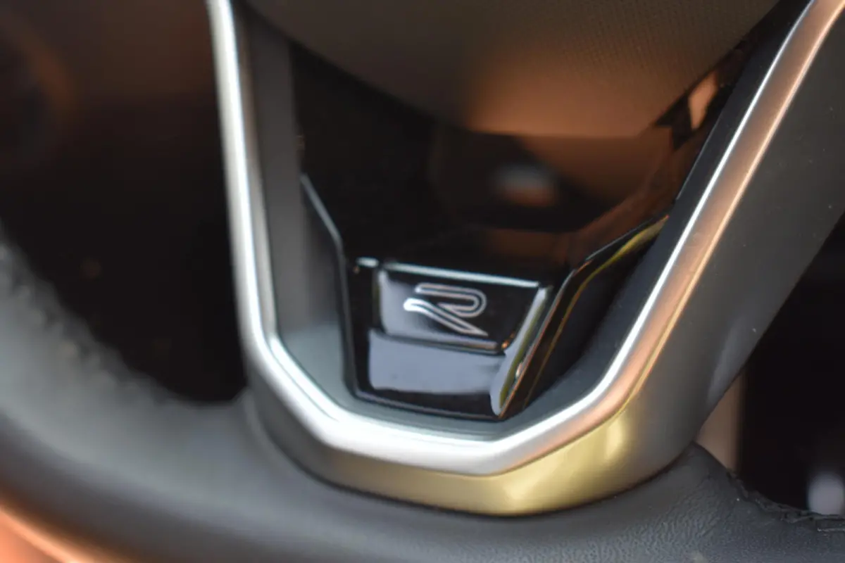 1.0 TSI R-Line 12-2022 | Navigatie | Camera | Massagestoel | 12 mnd BOVAG garantie | Whatsapp 06-53188999
