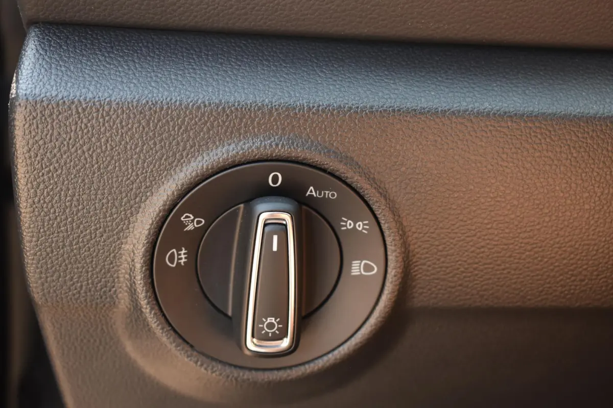 1.0 TSI R-Line 12-2022 | Navigatie | Camera | Massagestoel | 12 mnd BOVAG garantie | Whatsapp 06-53188999