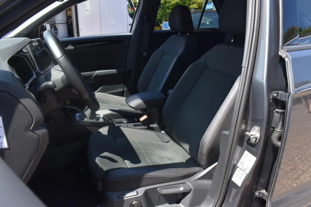 1.0 TSI R-Line 12-2022 | Navigatie | Camera | Massagestoel | 12 mnd BOVAG garantie | Whatsapp 06-53188999