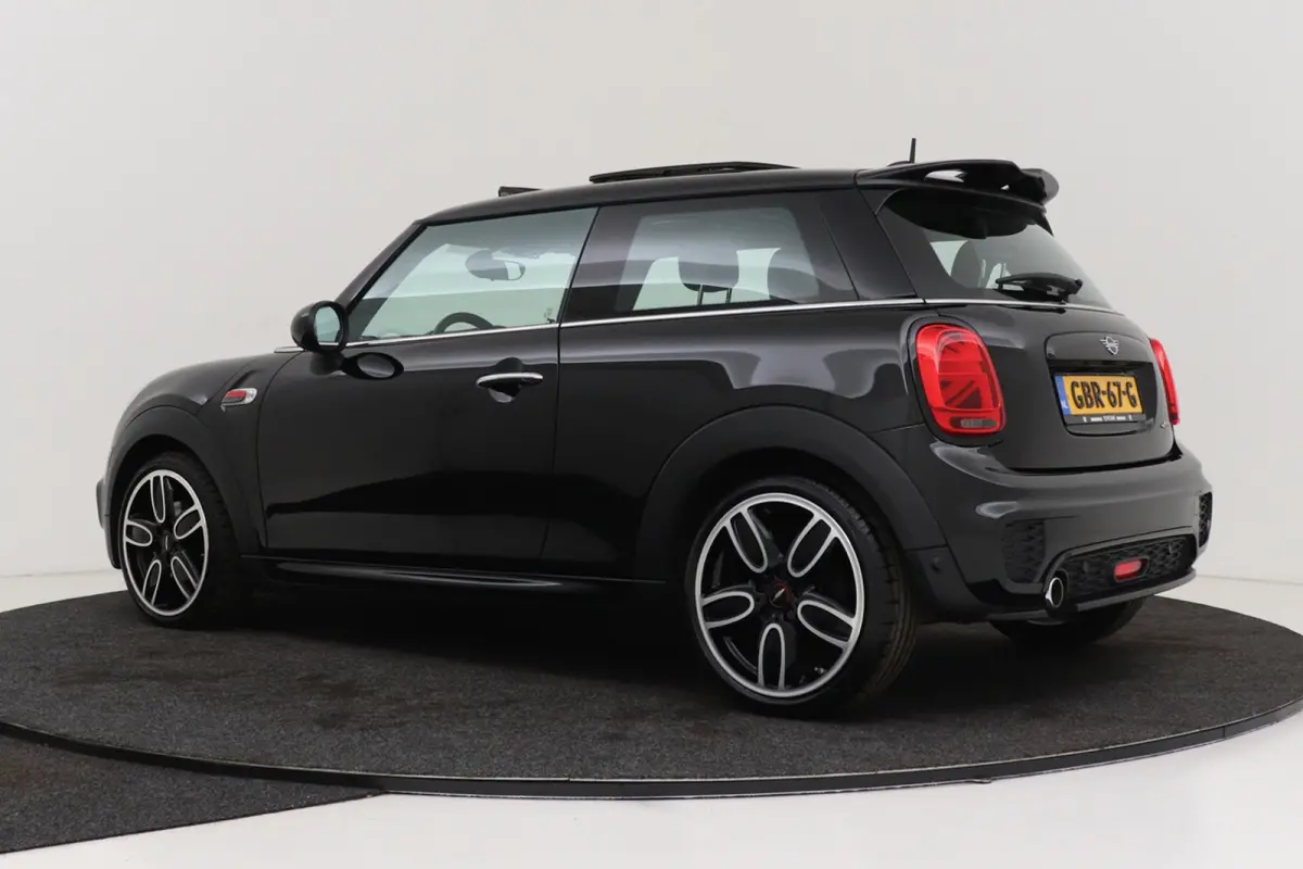 1.5 Cooper Chili | JCW Pakket | Panoramadak | CarPlay | Union Jack Lampen | Climate Control | Sportstoelen | Navi |