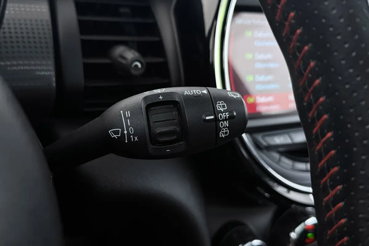 1.5 Cooper Chili | JCW Pakket | Panoramadak | CarPlay | Union Jack Lampen | Climate Control | Sportstoelen | Navi |