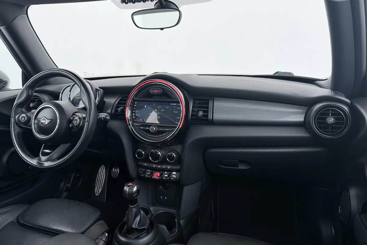 1.5 Cooper Chili | JCW Pakket | Panoramadak | CarPlay | Union Jack Lampen | Climate Control | Sportstoelen | Navi |