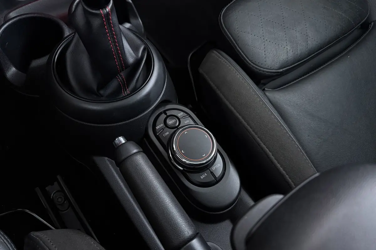 1.5 Cooper Chili | JCW Pakket | Panoramadak | CarPlay | Union Jack Lampen | Climate Control | Sportstoelen | Navi |