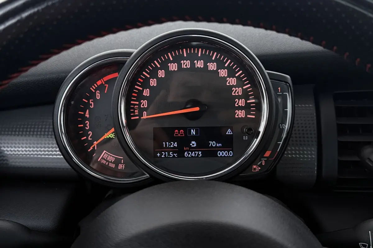 1.5 Cooper Chili | JCW Pakket | Panoramadak | CarPlay | Union Jack Lampen | Climate Control | Sportstoelen | Navi |