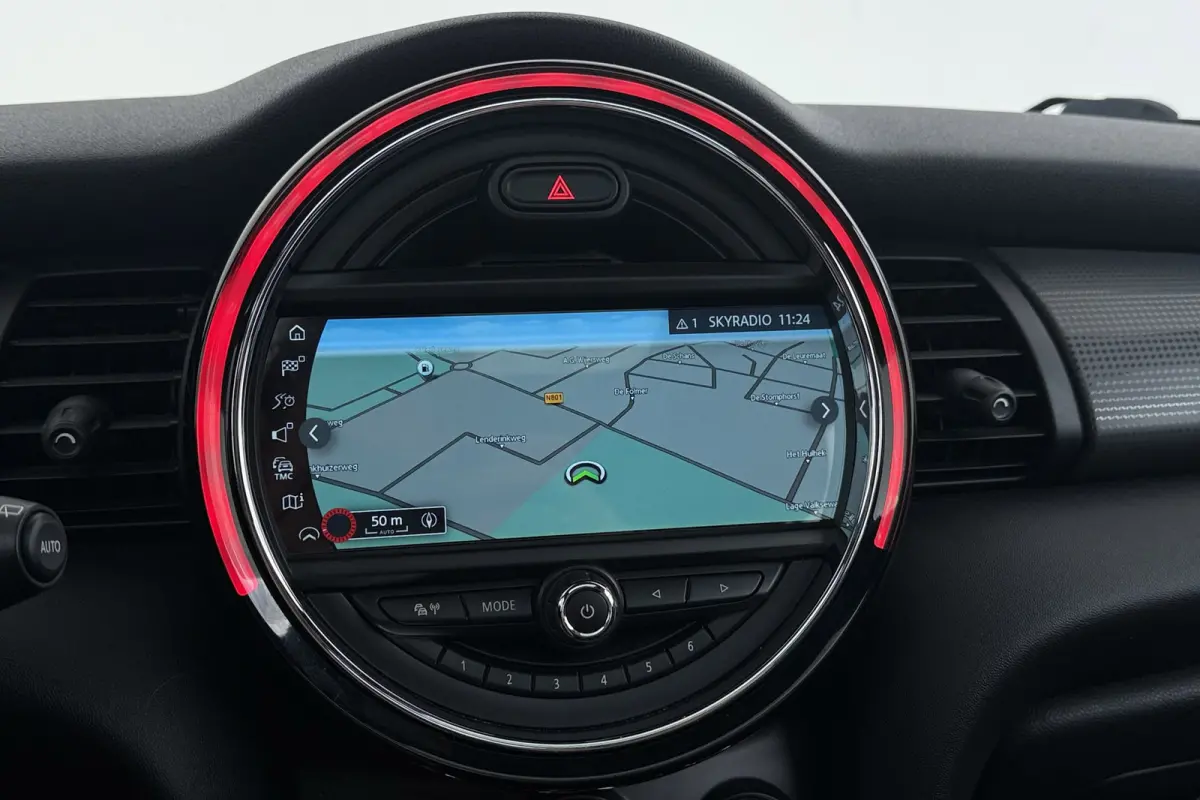 1.5 Cooper Chili | JCW Pakket | Panoramadak | CarPlay | Union Jack Lampen | Climate Control | Sportstoelen | Navi |